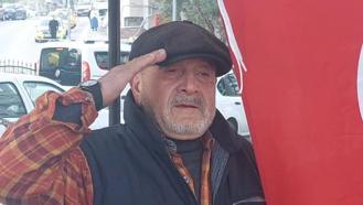 Amasya'da ayakkabı boyacısının Ata'yı anarken gözleri doldu