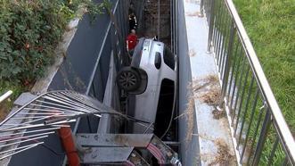 Bahçelievler'de kadın sürücü 9 araca çarptıktan sonra 5 metre boşluğa düştü!