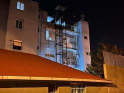 Kardeşi için yaptırdığı engelli asansöründen düşerek öldü