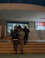 İzmir'de 3 ayrı adrese uyuşturucu operasyonu: 3 gözaltı