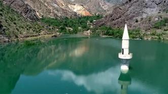 Artvin'de su altındaki tarihi kaleye kanoyla yolculuk