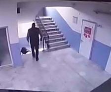 Otizmli öğrencisini merdivenden ittiği ileri sürülen okul müdürüne tahliye