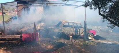 Muğla’da prefabrik ev ve park halindeki araç yandı