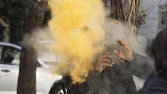 ABD polisleri, göçmen operasyonlarını izleyen ABD vatandaşını silahla vurdu