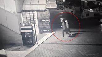 Bursa'da eşinin şiddetinden kaçan kadın ve kızı camiye sığındı! O anlar kamerada