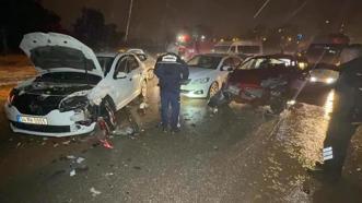 Antalya'da iki otomobil çarpıştı: 5 yaralı