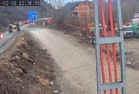 Taklalar atıp devrilen otomobilin sürücüsü yaralandı