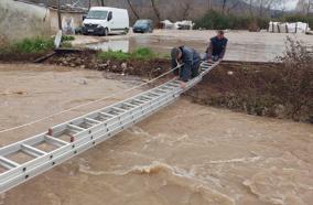Sağanak sonrası mahsur kalan 2 kişi ekipler tarafından kurtarıldı