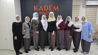 Bingöl’de KADEM üyelerinden Zeynep Güneş Akgün’e şalvarlı destek