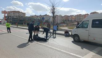 Minibüsün çarptığı yaya 32 metre ileriye fırladı