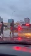 İstanbul - Pendik'te tartıştığı sürücüyü kolundan tutup otomobilden indirmeye çalıştı
