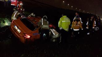 İstanbul - Pendik'te taksi su kanalına uçtu: 3 ölü,1 yaralı