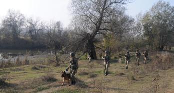 Kaçak göçmenlerin arasına saklanan organizatör, parmak izi eşleştirmesinde yakalandı
