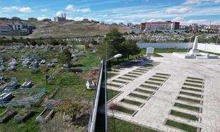 Sivas'ta mezarlıkta tespit edildi! İlahiyatçı öğretim üyesi dronla görüntüledi