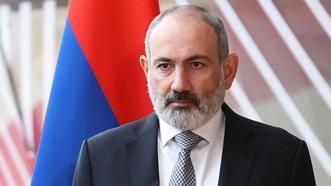 Ermenistan'da Türk bayrağının yakılmasını Başbakanı Paşinyan kınadı
