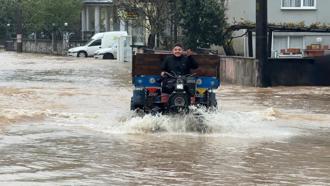 Sakarya'da sağanak; dere taştı, mahalleyi su bastı