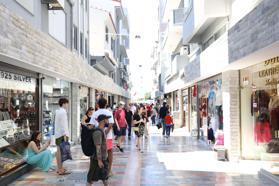 Marmaris'te yenilenen çarşı turistlerin gözdesi oldu