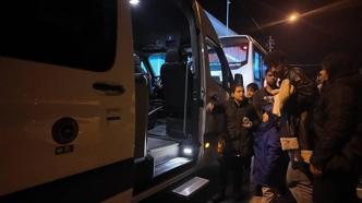 İzmir’de göçmen botu yarı batık halde bulundu: 1 çocuk öldü, 43 kişi kurtarıldı