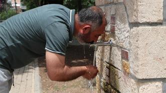 Adana cayır cayır! Termometreler resmen yandı, vatandaşlar harıl harıl serin yer aradı
