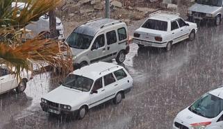 Manisa'da sağanak ve dolu yağışı etkili oldu