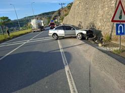 Alkollü otomobil, sürücüsü duran otomobile çarptı: 5 yaralı
