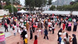 Kozan'da öğrencilere bayram hediyesi