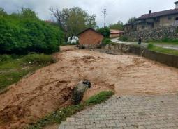 Çorum'da dolu ve sağanak sele neden oldu