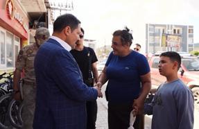 Hatay Valisi Masatlı esnafla bayramlaştı