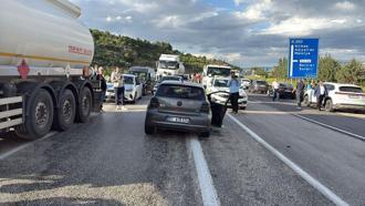 Adıyaman’da 2 otomobil çarpıştı; anne ve 2 çocuğu öldü, 4 kişi de yaralandı