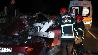 Nevşehir'de meydana gelen kazada tırın tamponu otomobile ok gibi saplandı