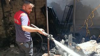 Silopi’de odunlukta çıkan yangın söndürüldü