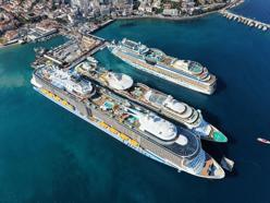 Kuşadası’na 3 kruvaziyer gemisi 10 bin 500 turist getirdi