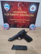 Ruhsatsız tabancayla yakalanan ehliyetsiz sürücüye 240 bin lira ceza