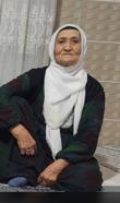 Evinin balkonundayken düğünde açılan ateşte göğsünden vurulan kadın öldü