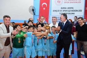 Kestel Belediyesi’nden genç sporculara forma desteği