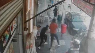 Kebapçıda çıkan silahlı ve bıçaklı kavga kanlı bitti
