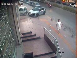Esenyurt'ta bankta unutulan cep telefonun alıp uzaklaştı!