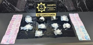 Sakarya'da 1 kilo metamfetamin ele geçirildi; 3 gözaltı