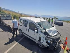 Van'da hafif ticari araç, park halindeki askeri araca çarptı; 1 şehit, 4'ü asker 5 yaralı