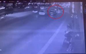 Makas atan sürücü, otomobiliyle motosiklete çarptı: 1 ölü, 1 ağır yaralı