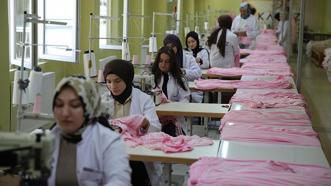 Erzurum'da belediye desteğini alan kadınlar ihracata başladı! Kovid-19 döneminde maske dikiyorlardı