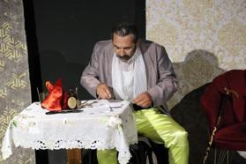 Vanlı tiyatrocu, '30 günde 30 farklı tek kişilik oyun' ile rekora hazırlanıyor