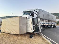 TIR ile kamyonet çarpıştı: 1 yaralı