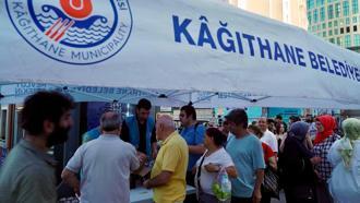 Kağıthane’de binlerce kişiye aşure dağıtıldı