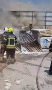 Tarsus'ta sanayi sitesinde depo yangını