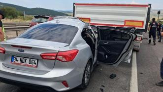 Karabük'te otomobil, TIR'a arkadan çarptı 1 kişi hayatını kaybetti, 6'sı çocuk 8 kişi yaralandı