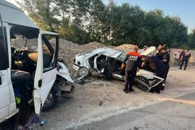 Amasya’da otomobil ile minibüs çarpıştı: 1 ölü, 3 yaralı