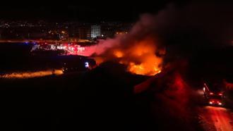 Bursa'da geri dönüşüm tesisindeki yangın dronla görüntülendi