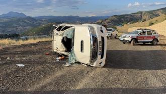 Elazığ'da devrilen pikaptaki 3 kişi yaralandı