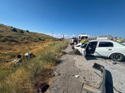 Bitlis'te iki otomobilin çarpıştığı kazada 6 kişi yaralandı